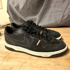 Nike squash type N.3 5 4 men size 9.5 On sale🔥
